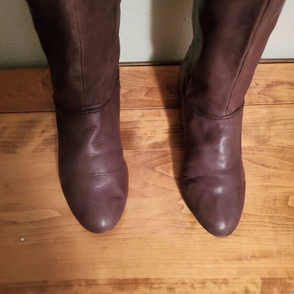 Knee high brown leather boots. - Picture 2 of 7